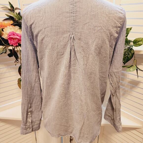 ELIZABETH & JAMES BLUE STRIPE BUTTON DOWN SIZE MED - Picture 7 of 7